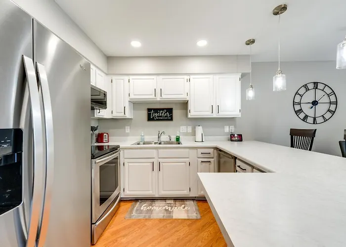 Patio & Pool Access: Modern Oasis 5 Mi To Asu! *